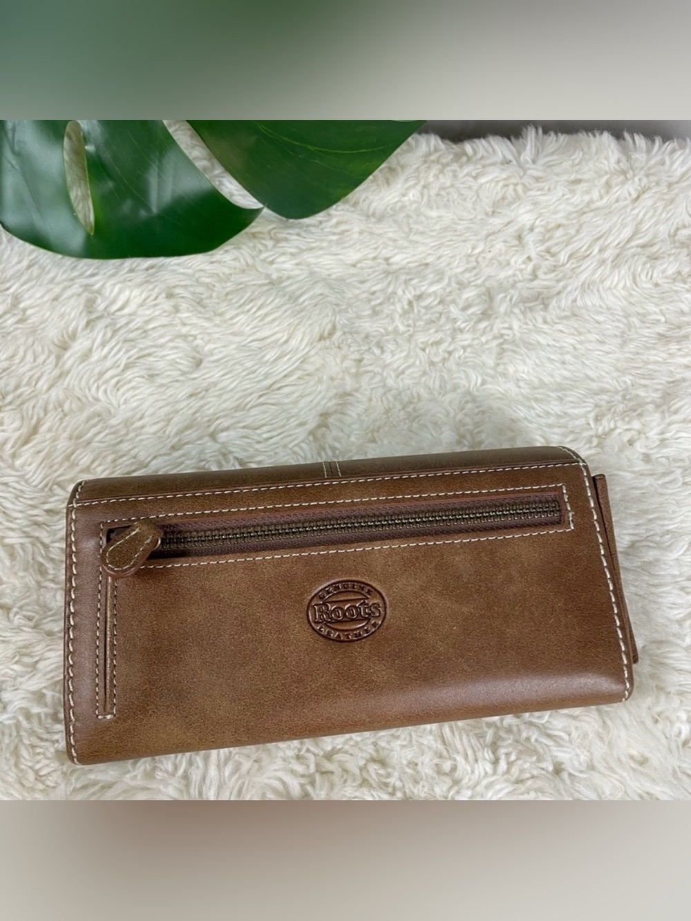NWOT 🦫 Roots Tribe Large Fold Wallet - Picture 8 of 11